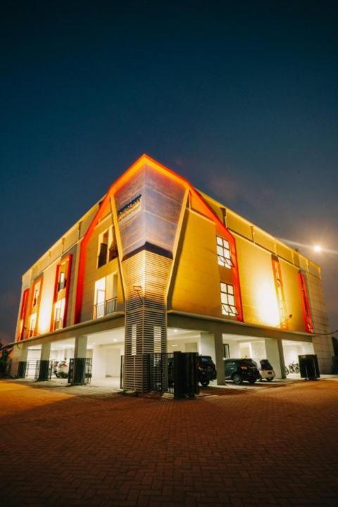 Dparagon Kalijudan Hostel Surabaya Exterior photo